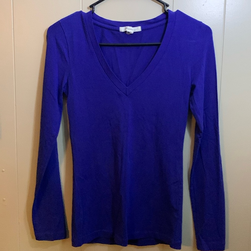 Women’s M blue long sleeve V neck tee
